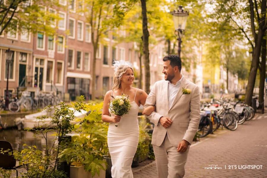 Amsterdam: Private Photoshoot for Couple, Family, or Solo - Meeting your photographer and choosing a style