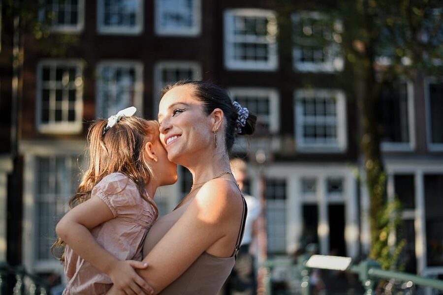 Amsterdam: Private Photoshoot in iconic locations - From museum gardens to Amsterdam streets
