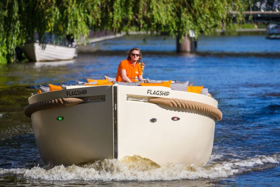 Amsterdam: Private Prosecco Canal Cruise Tour - What the private format changes