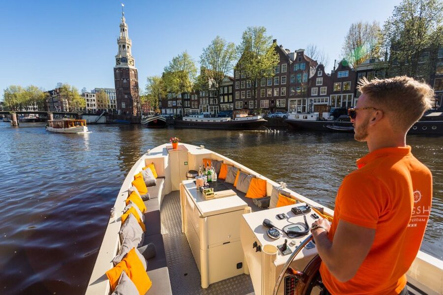Amsterdam: Private Prosecco Canal Cruise Tour - Ninety minutes through the canal belt