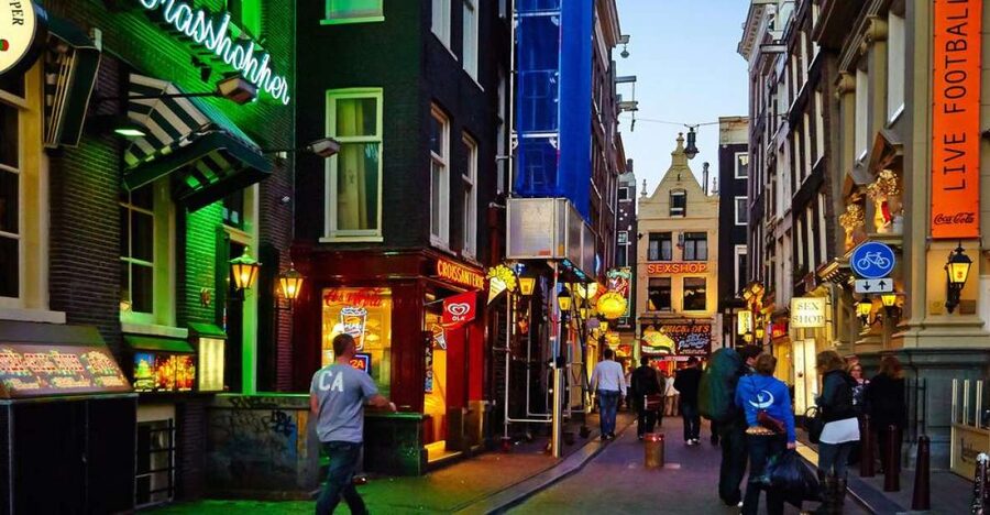 Amsterdam: Private Red Light District and Food Tour - Key points to know before booking