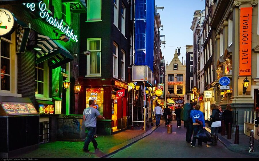 Amsterdam: Private Red Light District and Food Tour - Seeing the Red Light District with useful context
