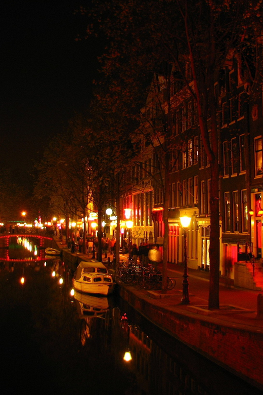 Amsterdam: Private Red Light District Tour in Spanish - Key points to know before booking