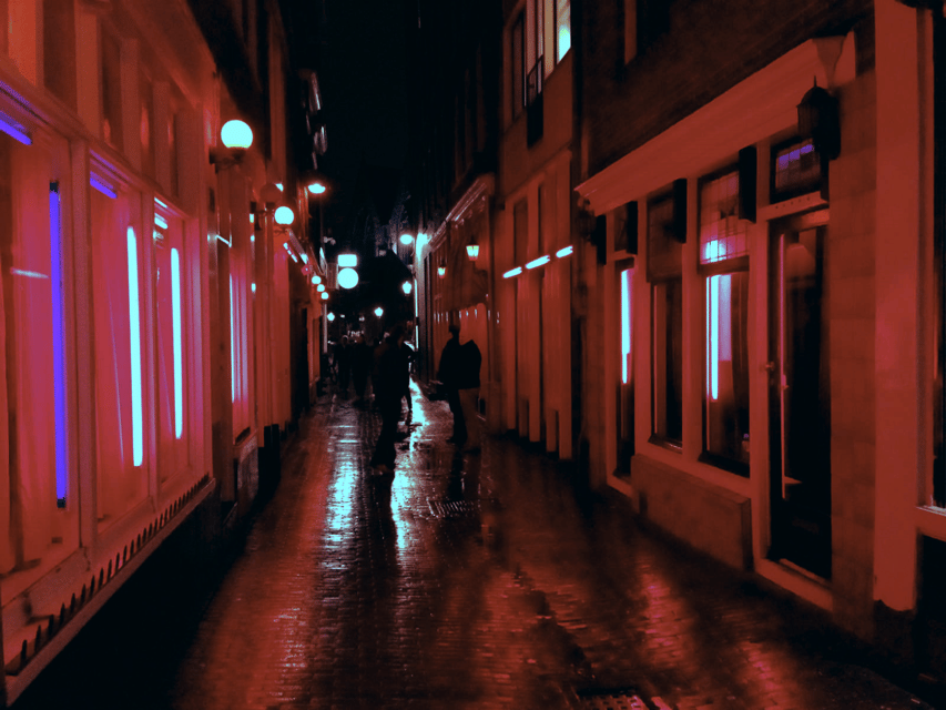 Amsterdam: Private Red Light District Tour in Spanish - Who should book this Amsterdam walk?