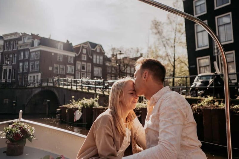 Amsterdam: Private Romantic Canal Cruise w. Prosecco/Snacks - Key things to know before booking