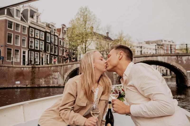 Amsterdam: Private Romantic Canal Cruise w. Prosecco/Snacks - Herengracht and a final canal-house view