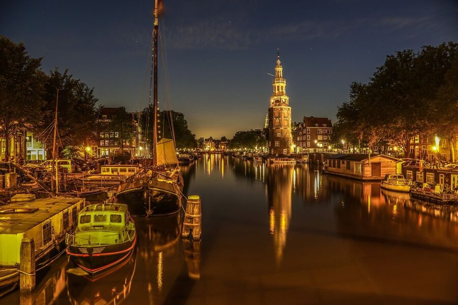 Amsterdam: Private Romantic Evening Boat Tour with Prosecco - Key points at a glance