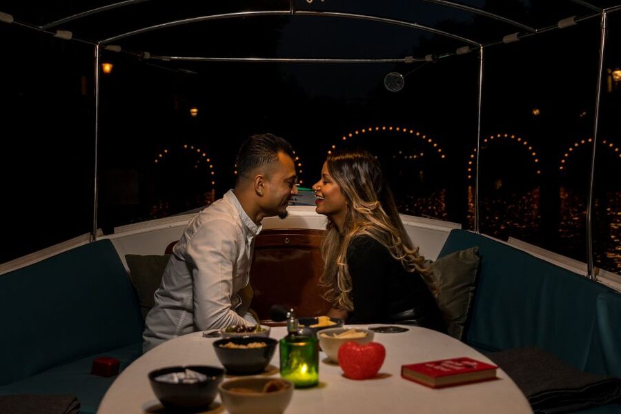 Amsterdam: Private Romantic Evening Boat Tour with Prosecco - Through the Grachtengordel, Amsterdam’s canal belt
