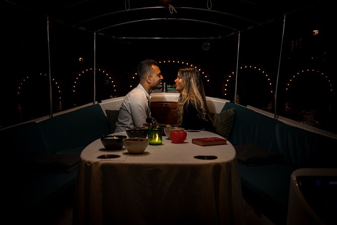 Amsterdam: Private Romantic Evening Canal Cruise + Bubbles/Snacks - Snacks that suit a short boat ride