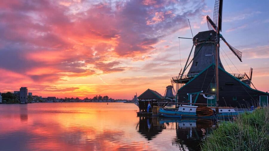 Amsterdam: Private Tour Giethoorn, Zaanse Schans Local Guide - Final verdict: a strong private countryside day