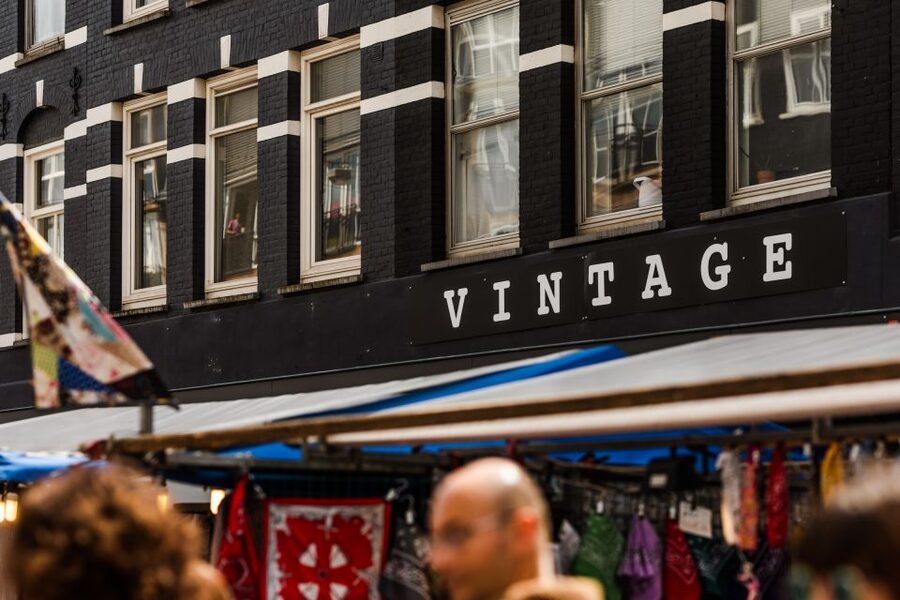 Amsterdam: Private Walking Tour of Jordaan & De 9 Straatjes - Starting at Dam Square and moving into De 9 Straatjes