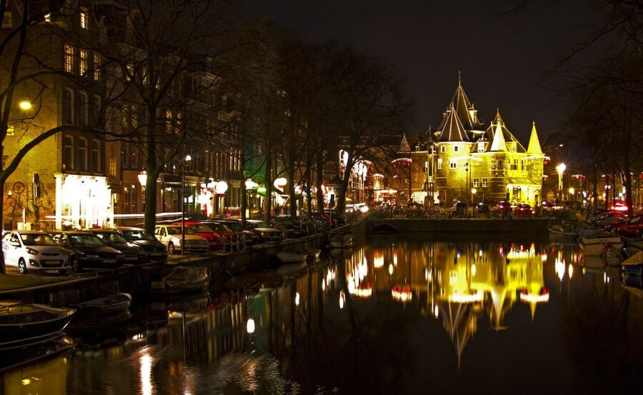 Amsterdam Private Welcome Tour with a Local Guide - Finding places beyond the standard route
