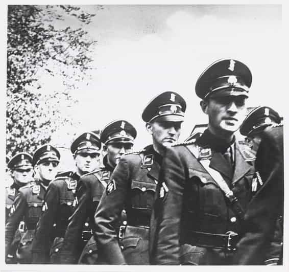 Amsterdam: Private World War Two History Walking Tour - Key points to know before you book