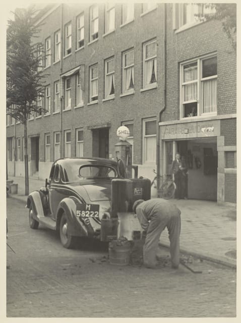 Amsterdam: Private World War Two History Walking Tour - Starting at the old Anne Frank House
