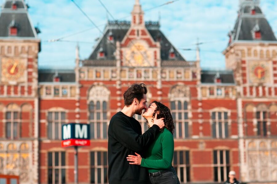 Amsterdam: Professional photoshoot at Centraal Station - Booking details that matter