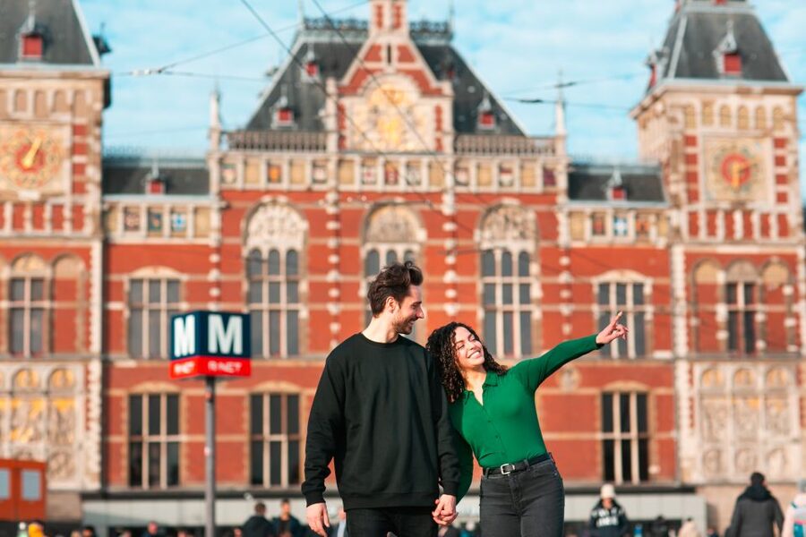 Amsterdam: Professional photoshoot at Centraal Station - Is $113 good value for a group of eight?