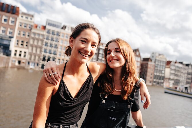Amsterdam: Professional Photoshoot at the Canals - Starting on Brouwersgracht Near Restaurant De Belhamel