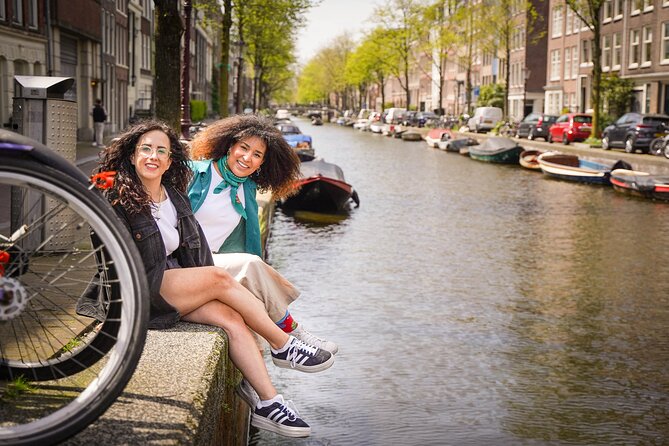 Amsterdam: Professional Photoshoot at the Canals - Damrak and the Famous Amsterdam View