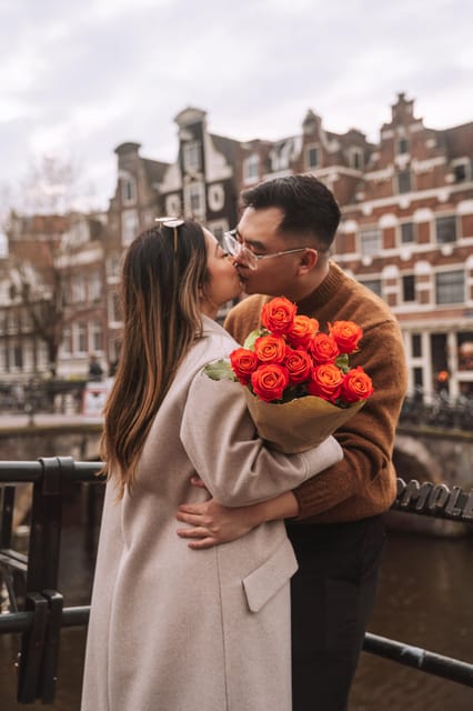 Amsterdam: Professional Photoshoot at the Canals - How the Price Measures Up