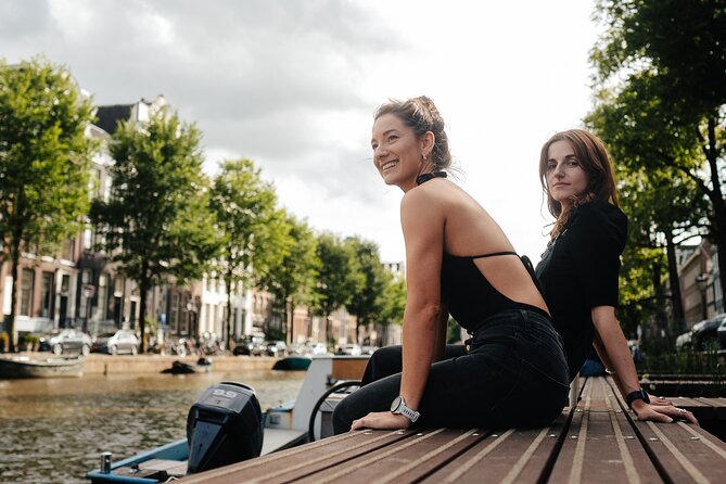 Amsterdam: Professional Photoshoot at the Canals - Choosing Between 30 Minutes, 1 Hour, and 2 Hours