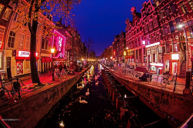 Amsterdam Red Light District and City Center Walking Tour - The guide makes or breaks the walk