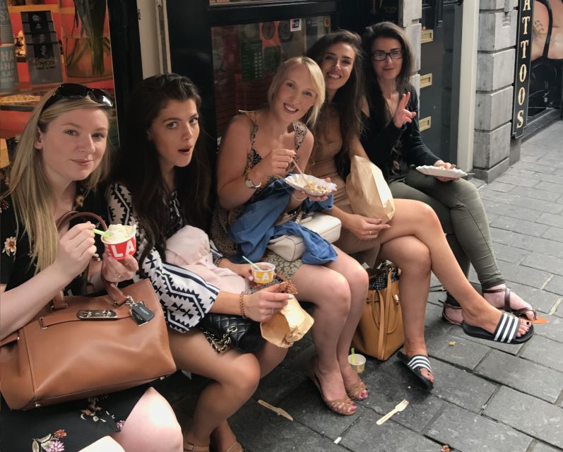 Amsterdam: Red Light District and Local Pub Tour - From the district to Dam Square