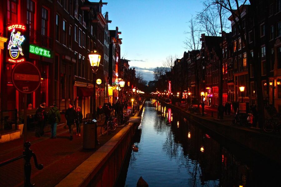 Amsterdam Red Light District and Old Town Walking Tour - Key points at a glance