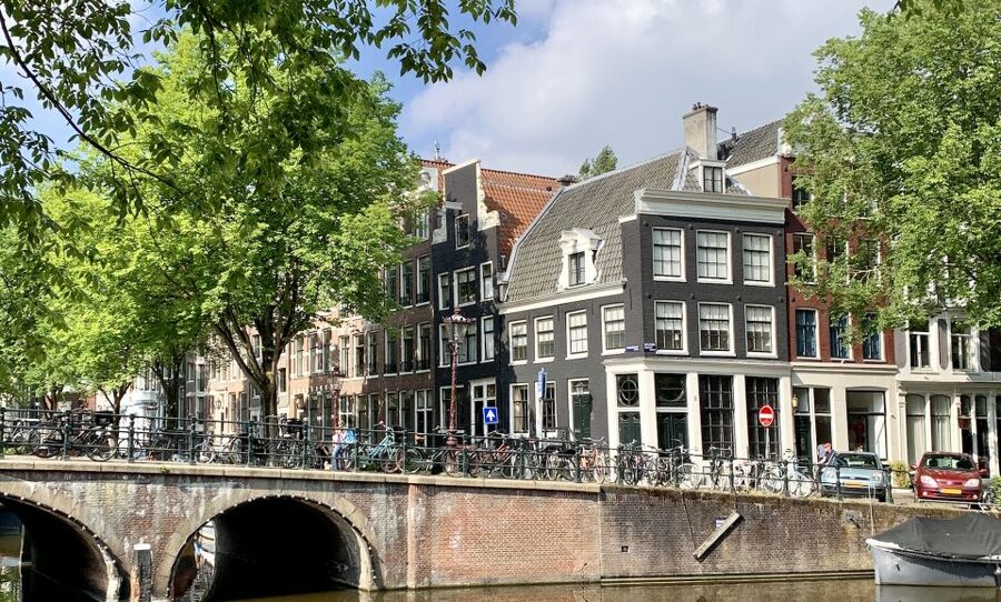 Amsterdam: Red Light District & City Tour German or English - What the Guide Adds