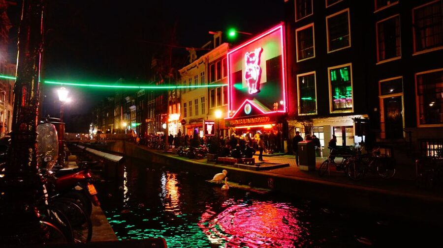 Amsterdam: Red Light District Exclusive Night Tour - The Old Church and Amsterdam’s oldest streets