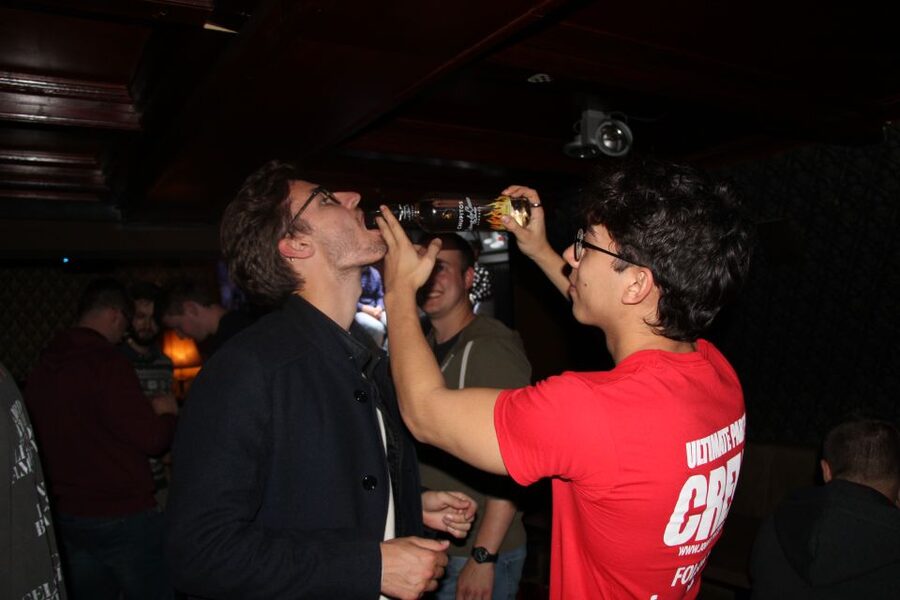 Amsterdam: Red-Light District Pub Crawl and Booze Boat Tour - Timing, clothing, and small details that matter