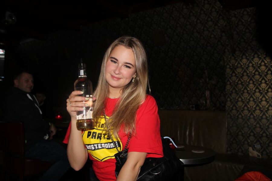 Amsterdam: Red-Light District Pub Crawl and Booze Boat Tour - The people make or break the night