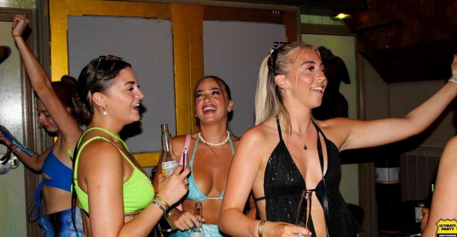 Amsterdam: Red Light District Pub Crawl with Unlimited Shots - Four pubs, four chances to find your kind of night