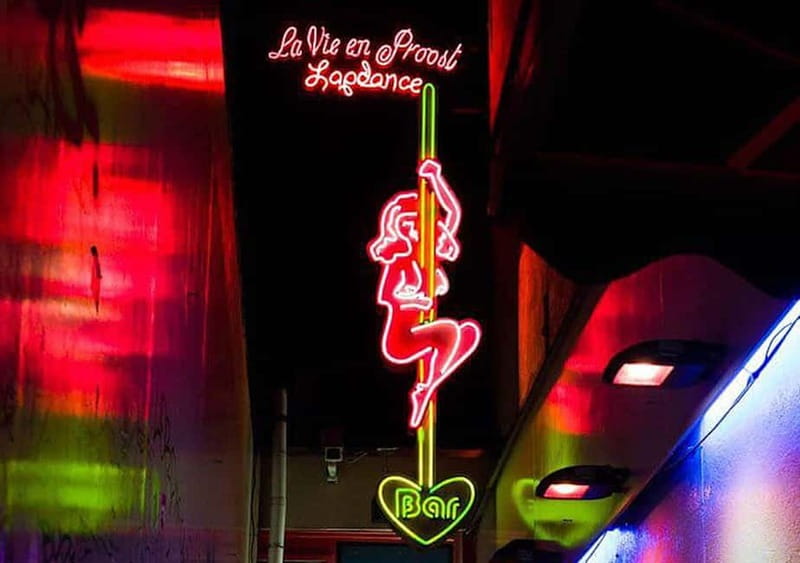 Amsterdam: Red Light District Tour in German/English/Italian - Value, group size, and practical limits