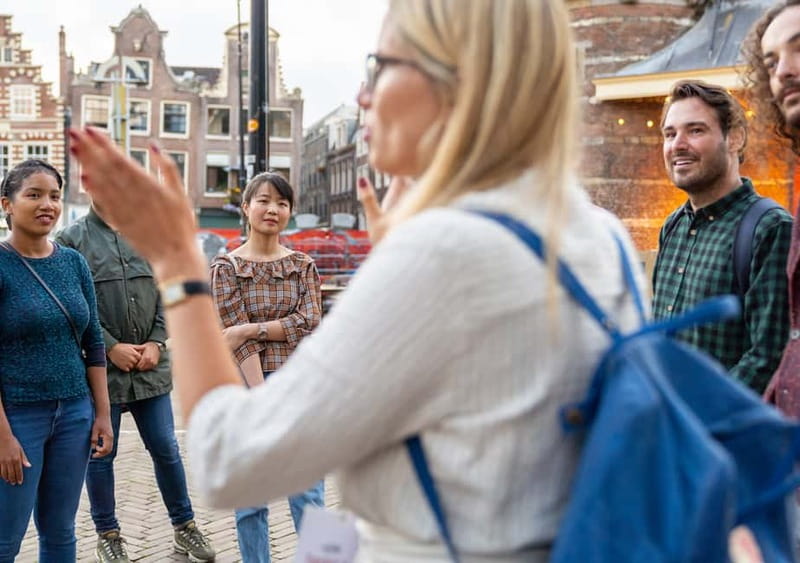 Amsterdam: Red Light District Tour in German/English/Italian - The Oude Kerk and the district’s central paradox