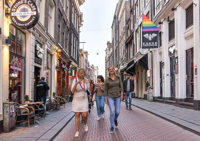 Amsterdam: Red Light District Tour in German/English/Italian - Which guide style suits you best