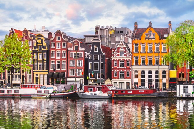 Amsterdam Red Light District Treasure: Self-Guided Tour & Quest - Amsterdam Centraal gives you a grand starting point