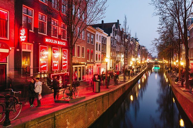 Amsterdam Red Light District Walking Tour in EN/DE/IT/ES - The optional 1970s peepshow
