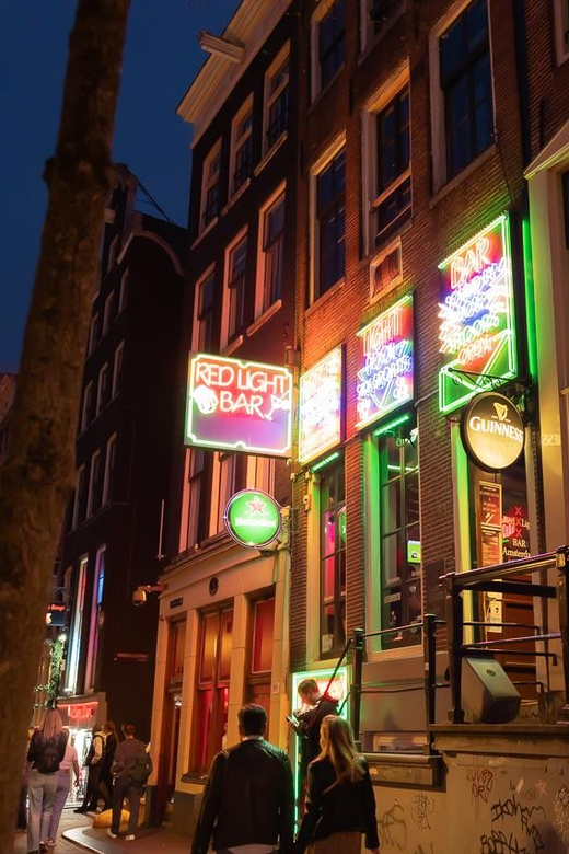 Amsterdam: Red Light Tour Exclusive + Peep Show - Meeting the guide at Dam Square