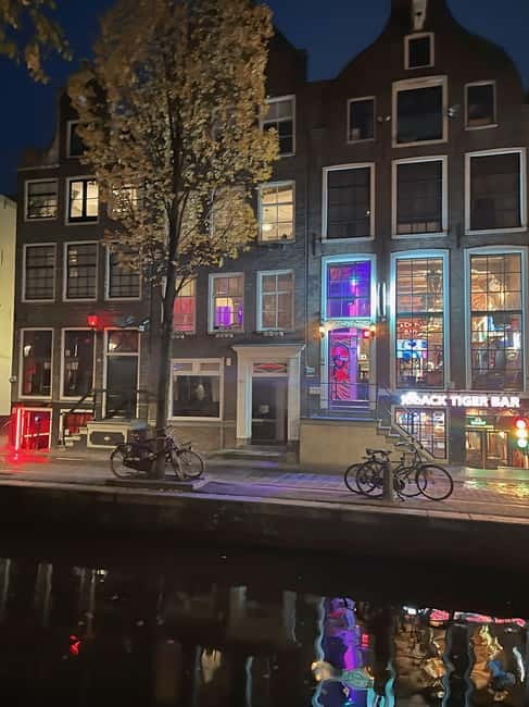 Amsterdam: Red light tour in German/English for groups of 4 people or more - Key points at a glance