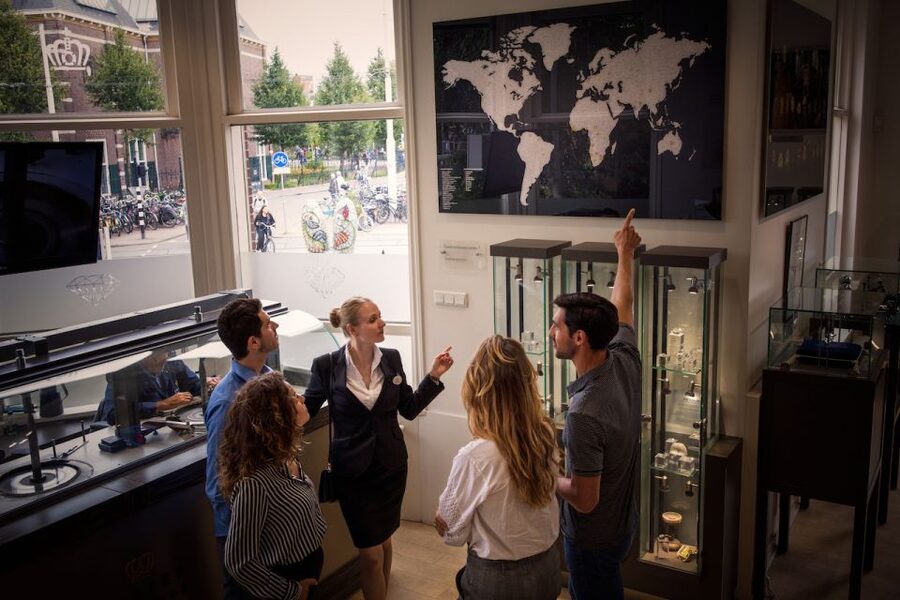 Amsterdam: Royal Diamond Experience - Languages, access, and timing