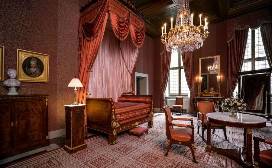 Amsterdam: Royal Palace Entry Ticket and Audio Guide - Paintings, sculpture, and the Dutch Golden Age