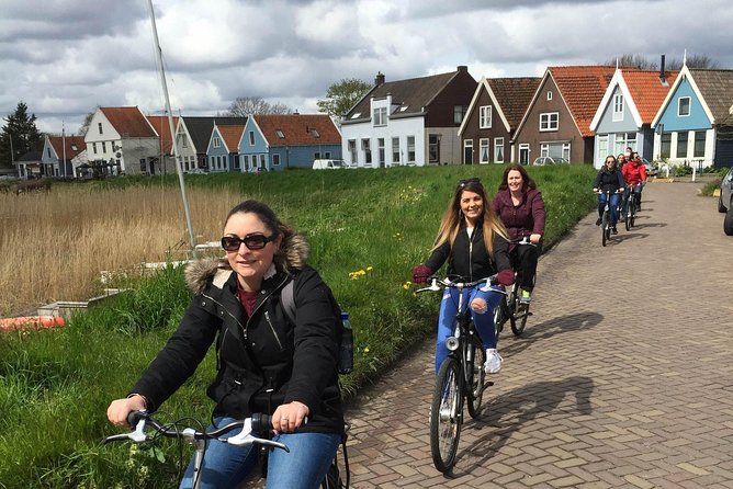 Amsterdam's Countryside Half-Day Bike Tour in Small Group - The pace, bikes, and group size