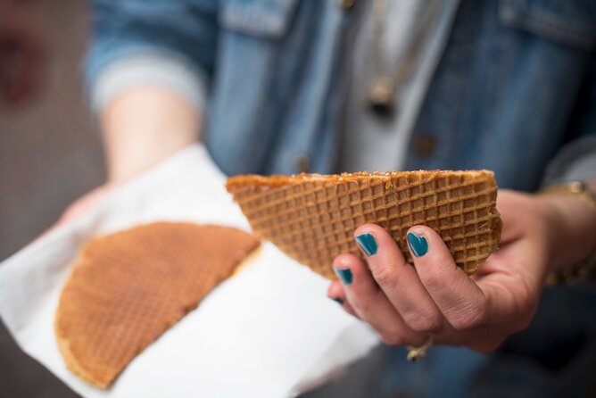 Amsterdam's Market Street Food Tour with Streat Bites - Family businesses and food souvenirs