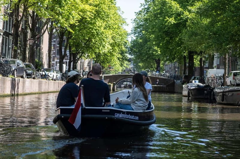 Amsterdam: Self-Drive Boat Rental - Choosing between the Amsterdam Centre and East locations