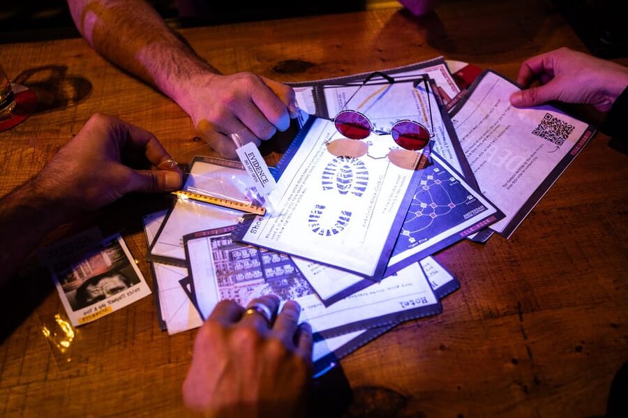 Amsterdam: Self-guided Red Light District Pub Crawl Mystery - A murder case in the Red Light District