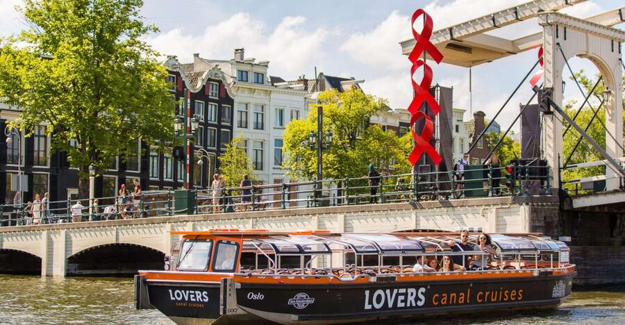 Amsterdam: Semi-Open Canal Boat Cruise - The semi-open boat and why the roof matters