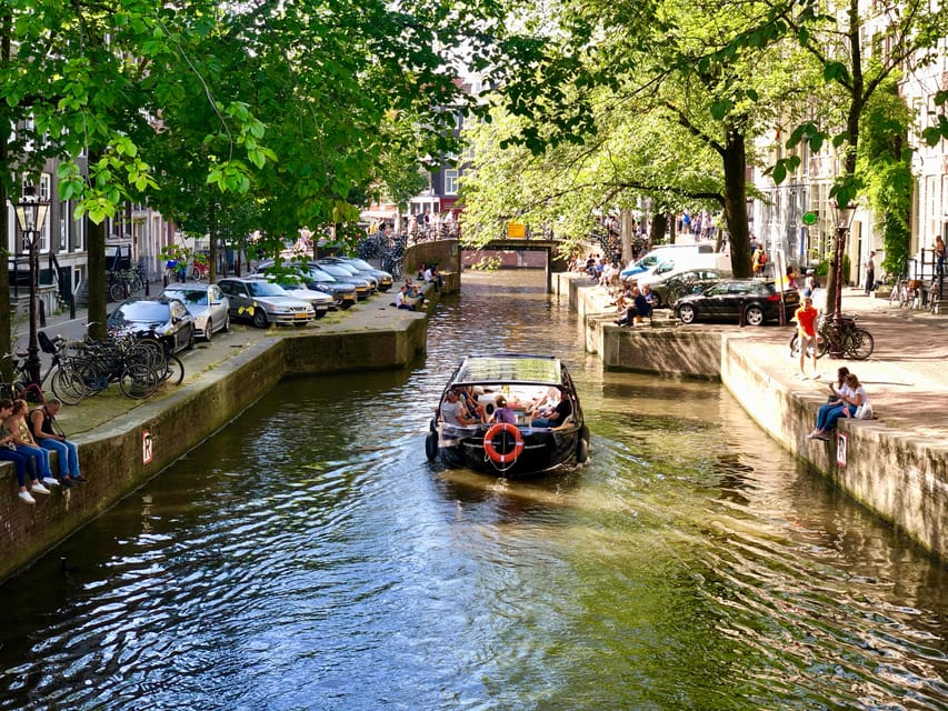 Amsterdam Small Group Canal Cruise inc Snacks/Drinks Winter - How the captains shape the experience