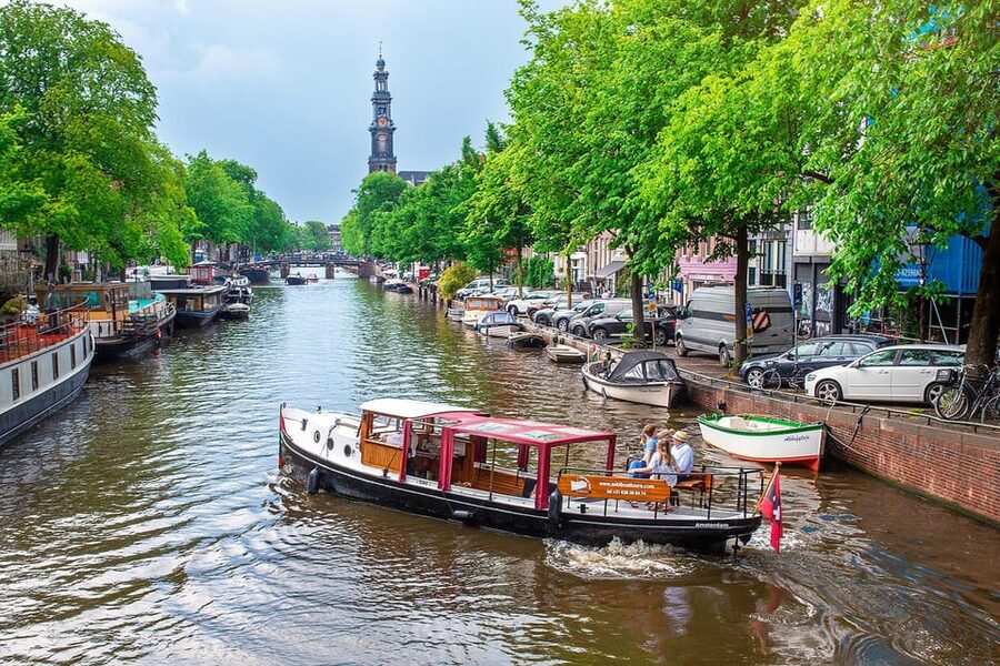 Amsterdam: Small-Group Canal Cruise incl. Drinks and Snacks - The canal belt: Amsterdam from the water