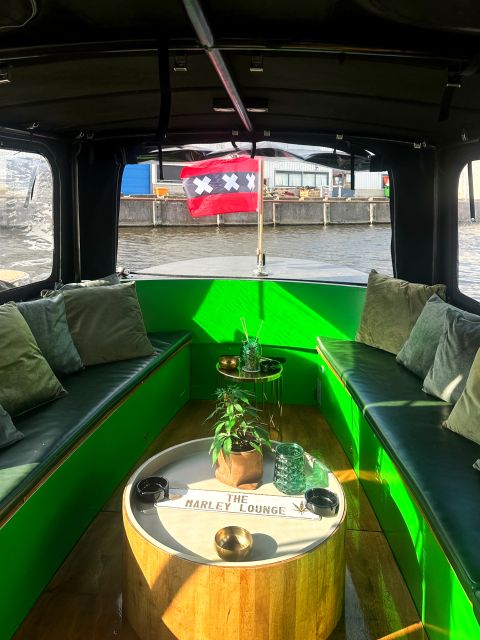Amsterdam: Smoke and Lounge City Boat Cruise - The guides make more difference than the route