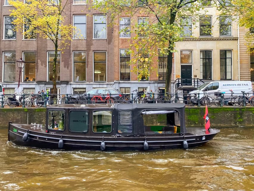 Amsterdam: Smoke and Lounge City Boat Cruise - The Amstel and Dancing Houses